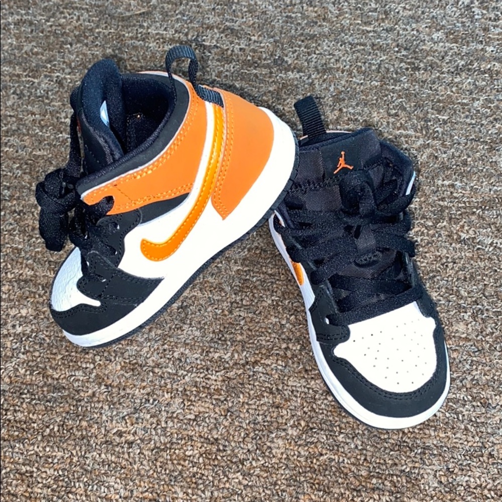 Jordan mid 1’s (TD)